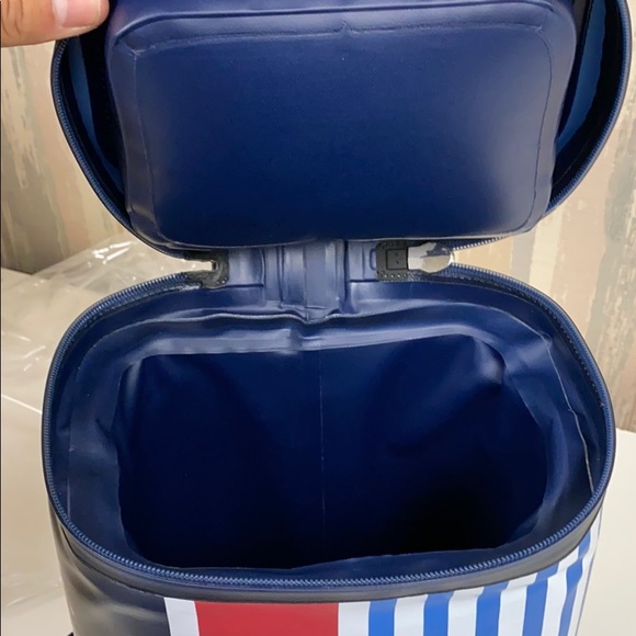 Vineyard Vines Target Sling Cooler - Picture 4 of 5